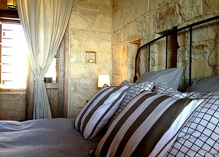 Traditional Stone House ロフウ