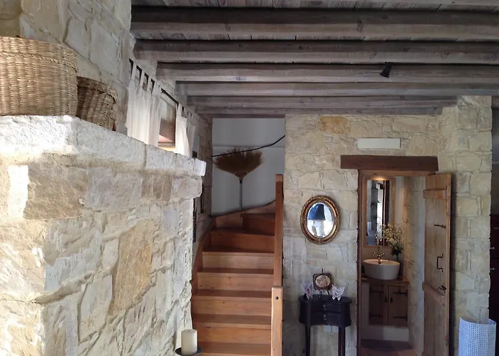 Traditional Stone House ロフウ