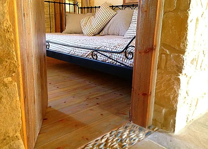 Traditional Stone House Vila Lofou